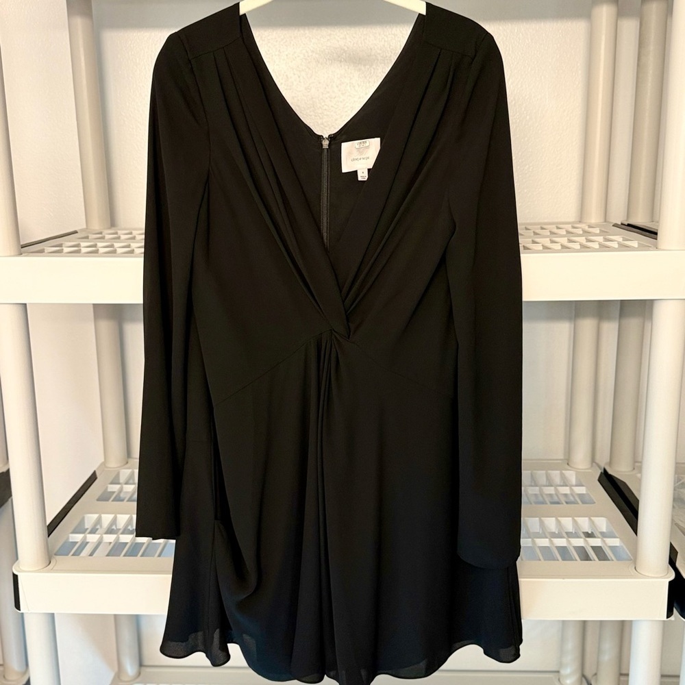 Cinq a Sept Black Shift Mini Dress V-Neck‎ Long Sleeve Size 4
